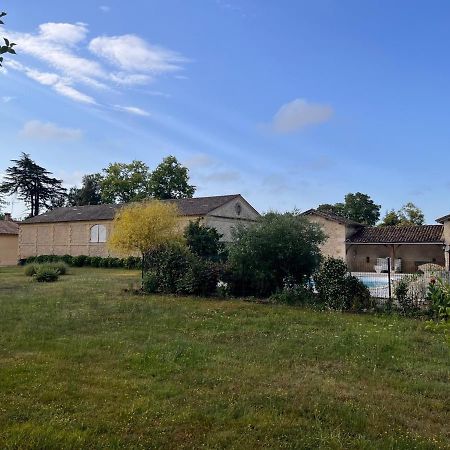 Domaine clos et arboré de 3 ha avec deux maisons Lamothe-Montravel Extérieur photo