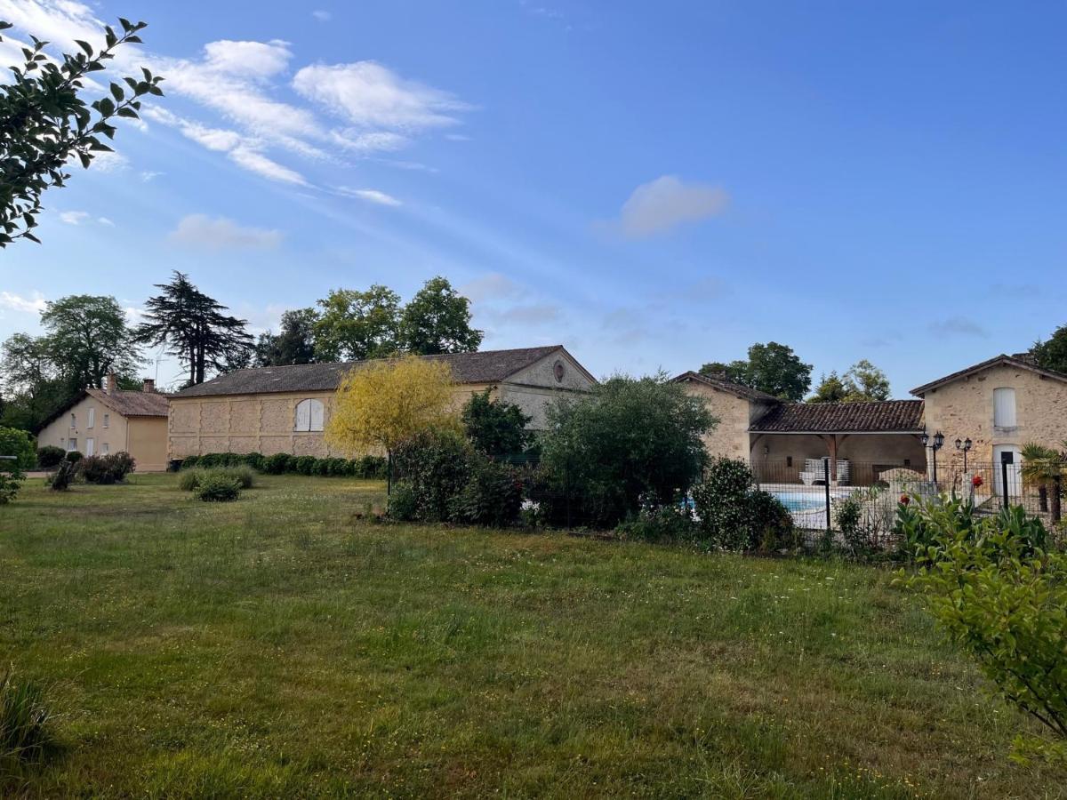 Domaine clos et arboré de 3 ha avec deux maisons Lamothe-Montravel Extérieur photo
