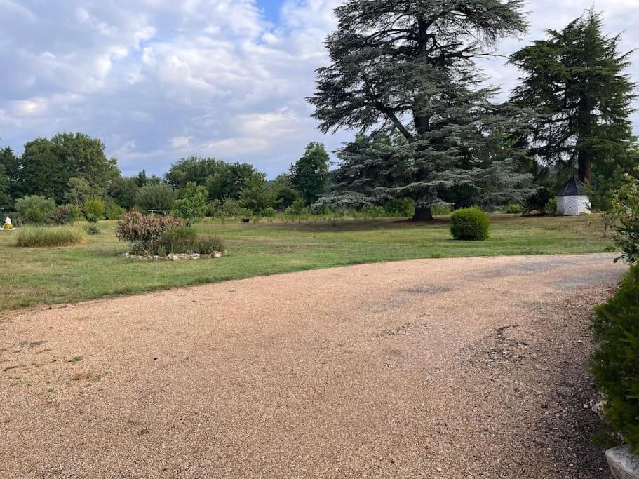 Domaine clos et arboré de 3 ha avec deux maisons Lamothe-Montravel Extérieur photo
