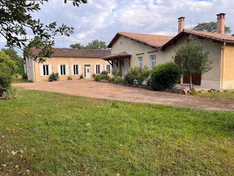 Domaine clos et arboré de 3 ha avec deux maisons Lamothe-Montravel Extérieur photo
