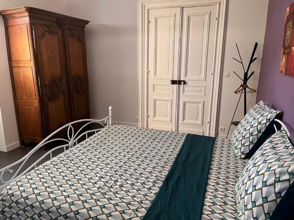 Domaine clos et arboré de 3 ha avec deux maisons Lamothe-Montravel Extérieur photo